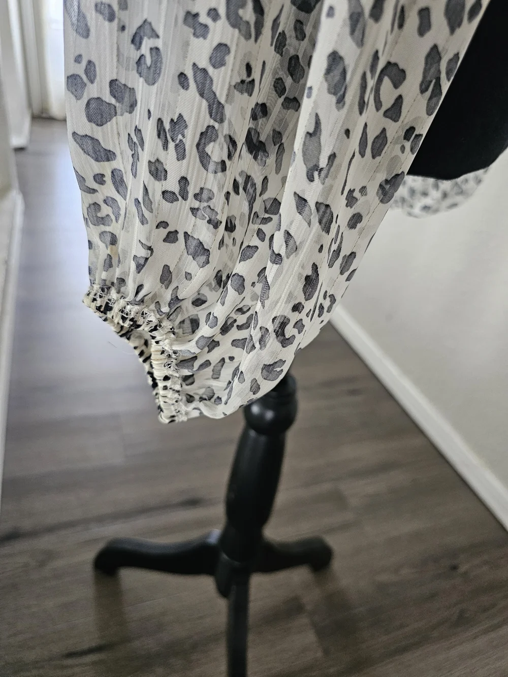 Size S  Women's Black and White Leopard Print Blouse - Picture 9 of 15